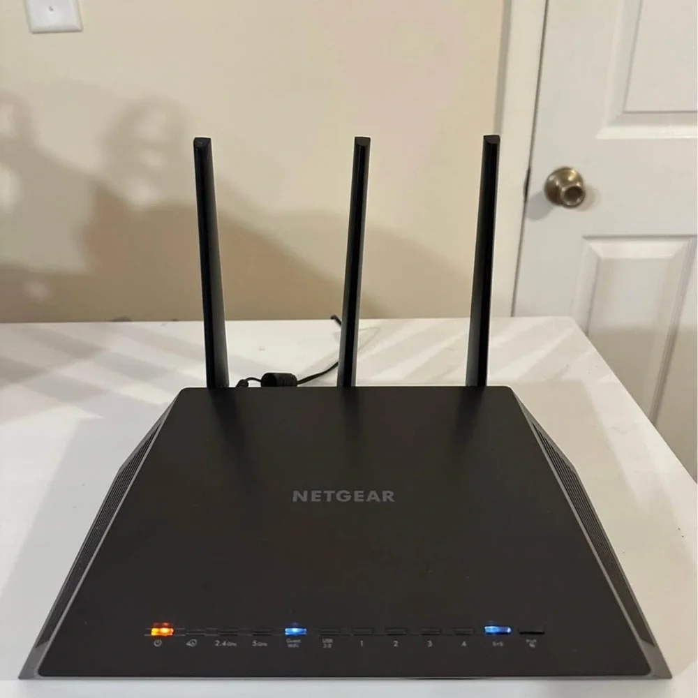 NETGEAR NightHawk Dual-Band Wifi Router - Picture 1 of 4